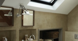 raamdecoratie voor dakraam badkamer